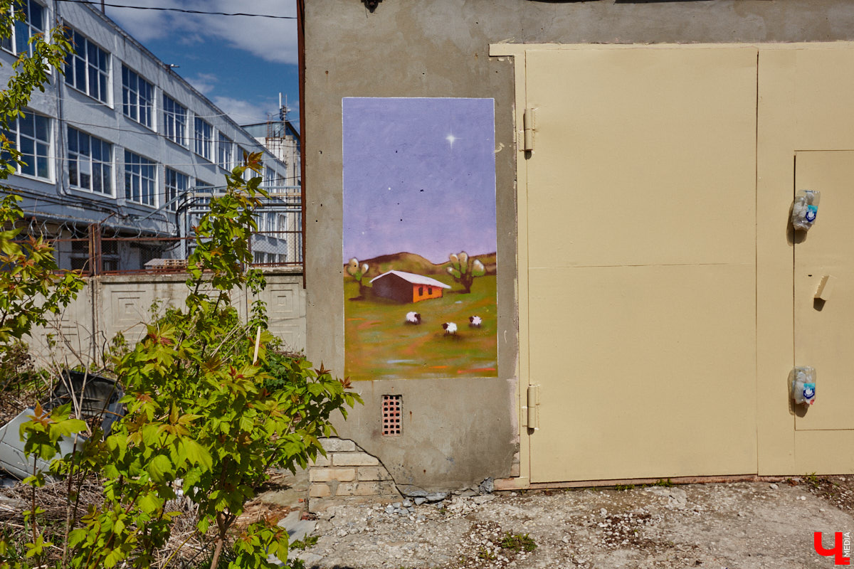 Уличные художники продолжают украшать наш город. На непримечательных стенах оживают фантазийные персонажи и разные существа, горят пламенем яркие шрифты, уносят в мир грез пейзажи. Правда, арты вдали от центра мало кто заметит, поэтому «Ключ-Медиа» решил исправить это упущение.