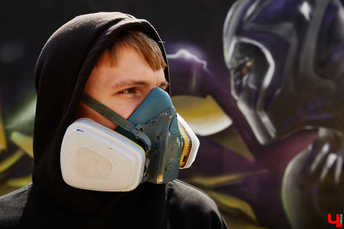 Уличные художники продолжают украшать наш город. На непримечательных стенах оживают фантазийные персонажи и разные существа, горят пламенем яркие шрифты, уносят в мир грез пейзажи. Правда, арты вдали от центра мало кто заметит, поэтому «Ключ-Медиа» решил исправить это упущение.