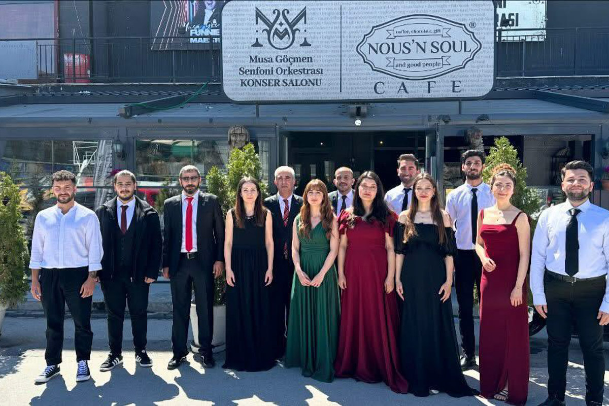 Жанна Актюрк уже 15 лет живет в Турции, где за это время не только создала семью, но и освоила несколько новых музыкальных инструментов и даже начала преподавать в престижном университете на национальном языке, пройдя строгий отбор наравне с местными.