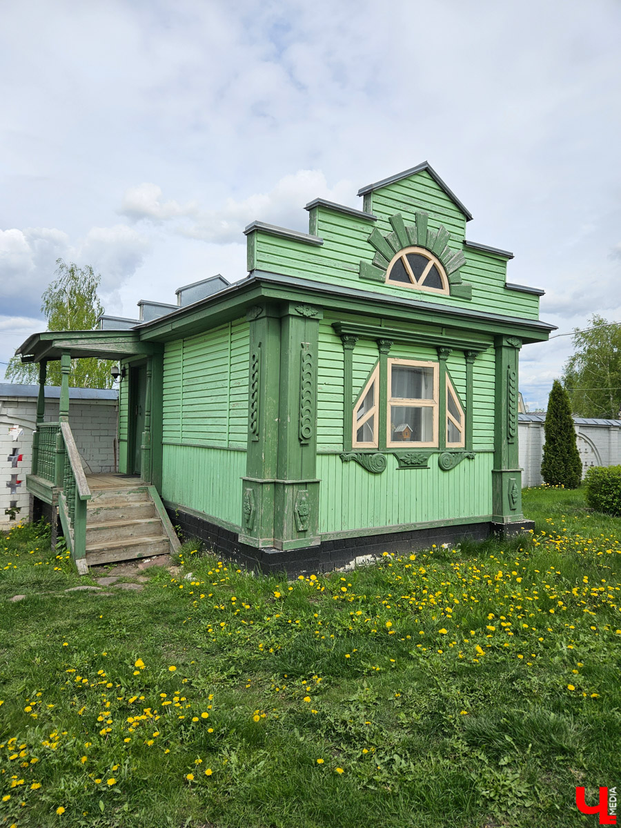 Куда отправиться в выходные? Протестировали совсем близкий маршрут: полтора часа — и вы в Муроме. Что там ждет кроме калачей? Добрые дела, прекрасные виды и... павлины. Рассказываем о коротком, но увлекательном туре выходного дня.