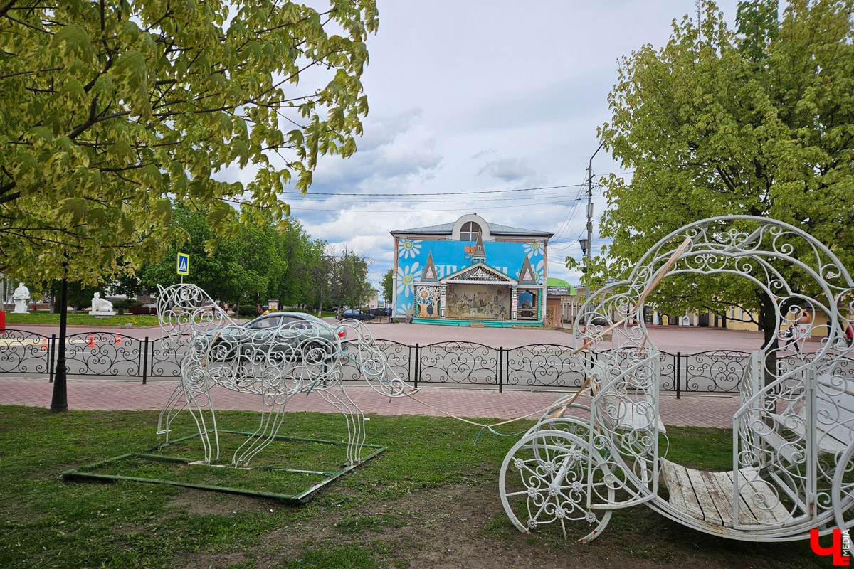 Куда отправиться в выходные? Протестировали совсем близкий маршрут: полтора часа — и вы в Муроме. Что там ждет кроме калачей? Добрые дела, прекрасные виды и... павлины. Рассказываем о коротком, но увлекательном туре выходного дня.