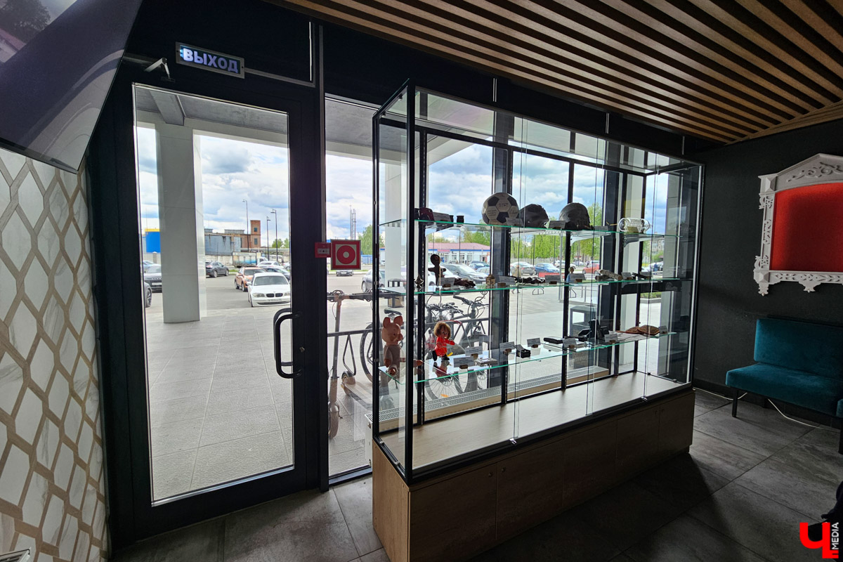 Куда отправиться в выходные? Протестировали совсем близкий маршрут: полтора часа — и вы в Муроме. Что там ждет кроме калачей? Добрые дела, прекрасные виды и... павлины. Рассказываем о коротком, но увлекательном туре выходного дня.