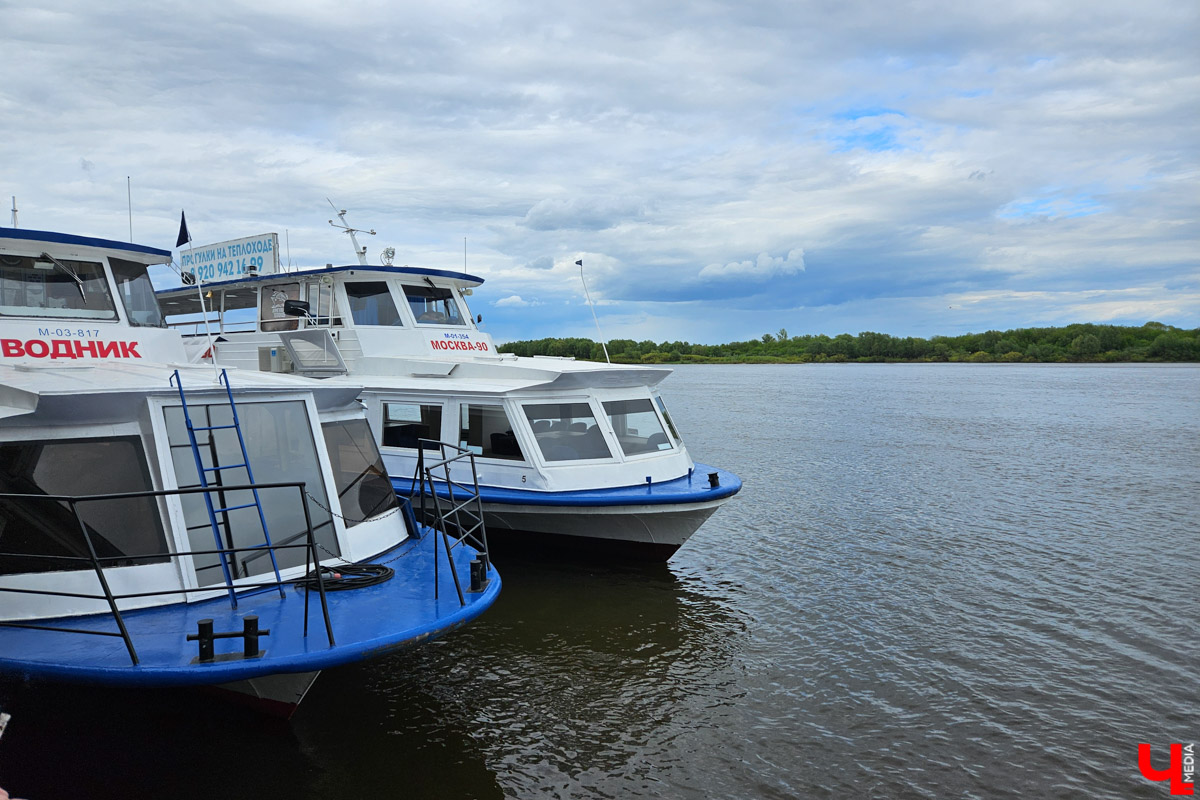 Куда отправиться в выходные? Протестировали совсем близкий маршрут: полтора часа — и вы в Муроме. Что там ждет кроме калачей? Добрые дела, прекрасные виды и... павлины. Рассказываем о коротком, но увлекательном туре выходного дня.