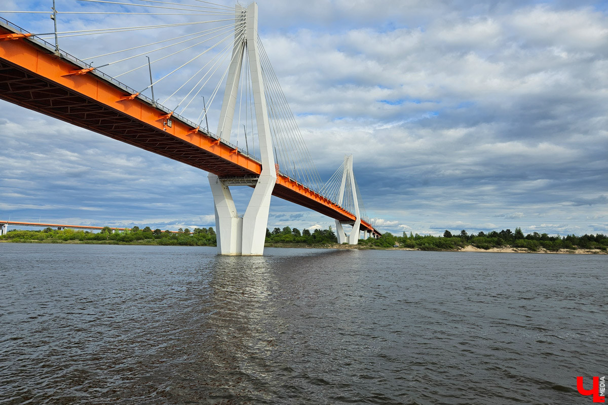 Куда отправиться в выходные? Протестировали совсем близкий маршрут: полтора часа — и вы в Муроме. Что там ждет кроме калачей? Добрые дела, прекрасные виды и... павлины. Рассказываем о коротком, но увлекательном туре выходного дня.