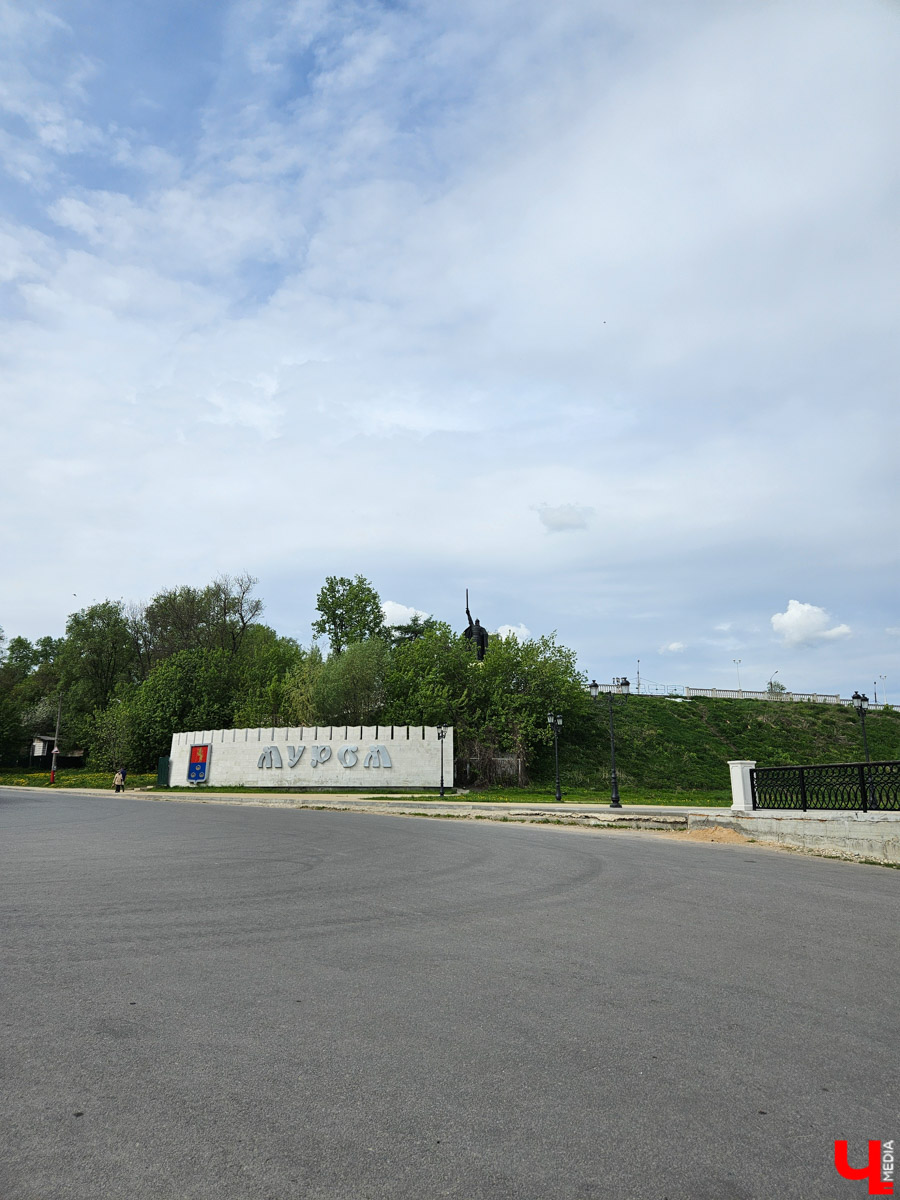 Куда отправиться в выходные? Протестировали совсем близкий маршрут: полтора часа — и вы в Муроме. Что там ждет кроме калачей? Добрые дела, прекрасные виды и... павлины. Рассказываем о коротком, но увлекательном туре выходного дня.