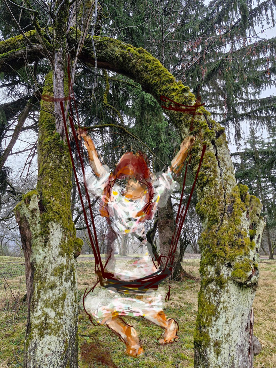 У владимирского реставратора Татьяны Рычковой необычное хобби: она оживляет фотографии. Однажды художница открыла для себя искусство в смартфоне, и теперь в специальном редакторе делает зарисовки прямо на снимках, населяя владимирские локации и объекты разными героями, образами, фигурами.