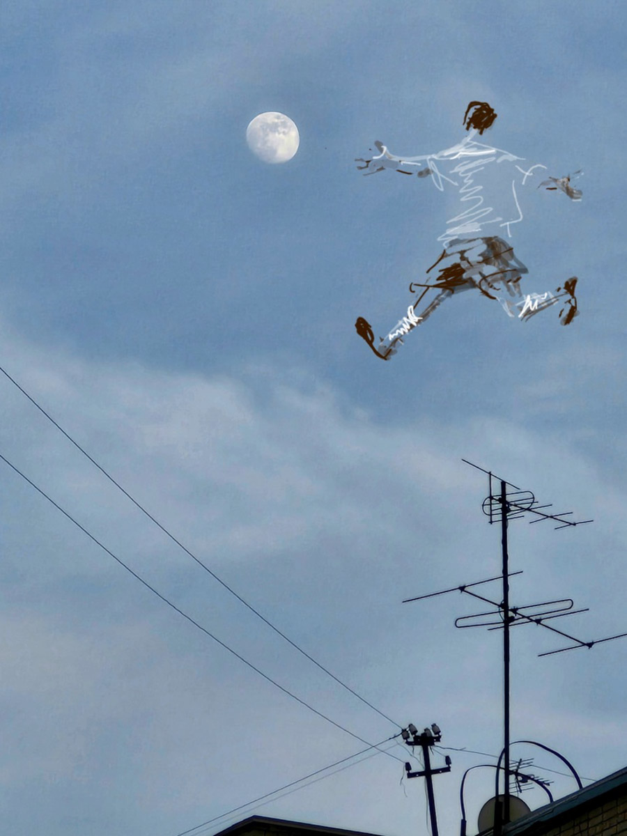 У владимирского реставратора Татьяны Рычковой необычное хобби: она оживляет фотографии. Однажды художница открыла для себя искусство в смартфоне, и теперь в специальном редакторе делает зарисовки прямо на снимках, населяя владимирские локации и объекты разными героями, образами, фигурами.