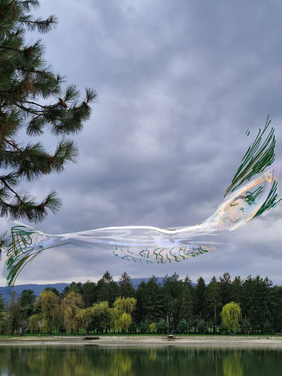 У владимирского реставратора Татьяны Рычковой необычное хобби: она оживляет фотографии. Однажды художница открыла для себя искусство в смартфоне, и теперь в специальном редакторе делает зарисовки прямо на снимках, населяя владимирские локации и объекты разными героями, образами, фигурами.