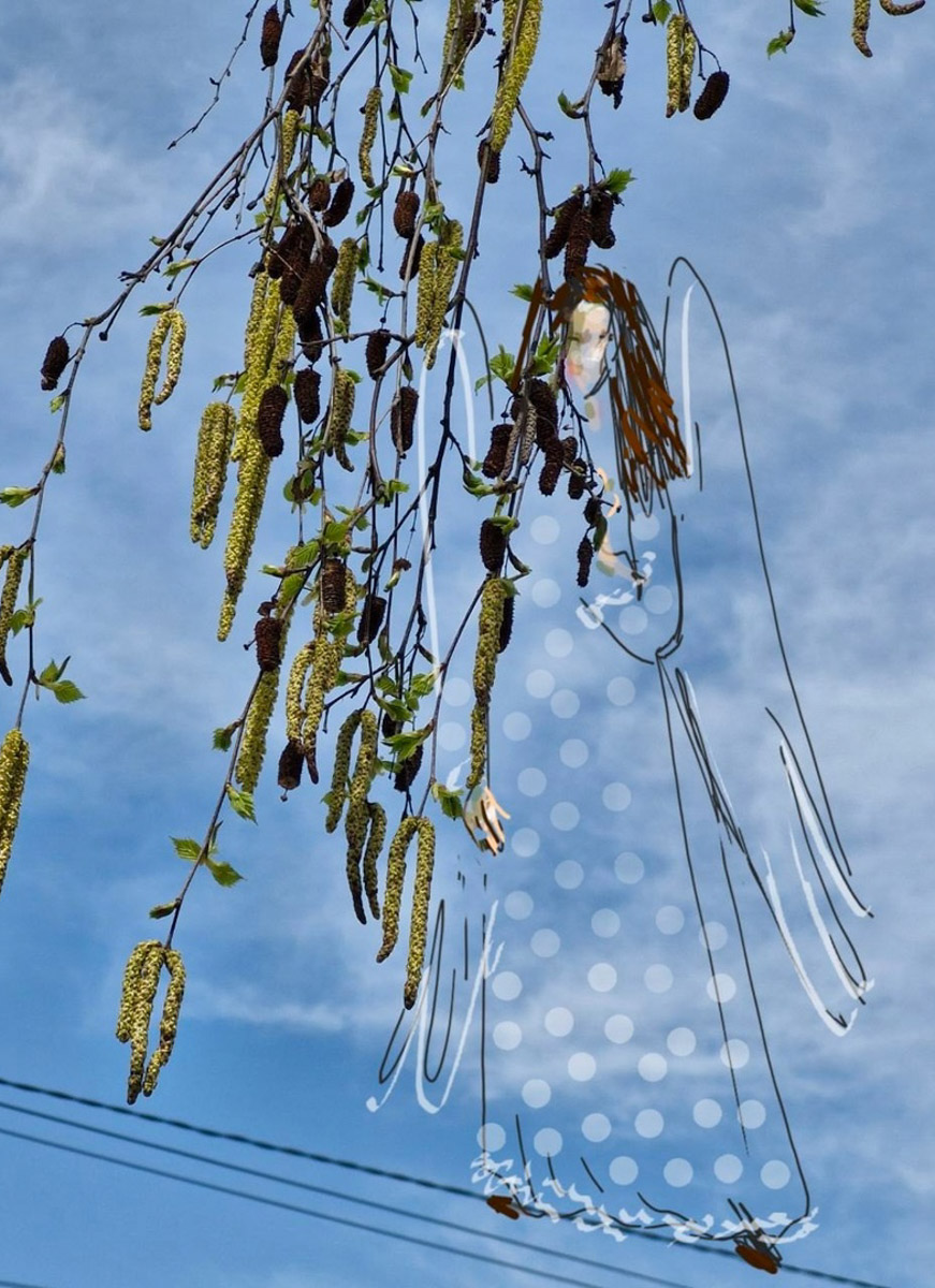 У владимирского реставратора Татьяны Рычковой необычное хобби: она оживляет фотографии. Однажды художница открыла для себя искусство в смартфоне, и теперь в специальном редакторе делает зарисовки прямо на снимках, населяя владимирские локации и объекты разными героями, образами, фигурами.