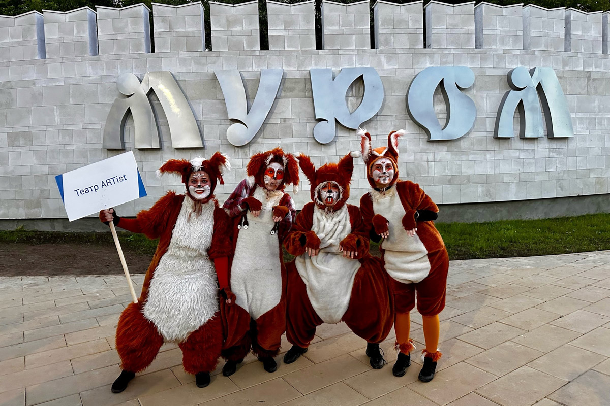 Вы уже составили программу развлечений на лето? Если нет, сохраняйте нашу статью, чтобы не пропустить самые яркие фестивали. А их в этом сезоне ожидается много. Перечислить все не беремся, расскажем про самые масштабные: от музыкальных экспедиций до рыцарских турниров.