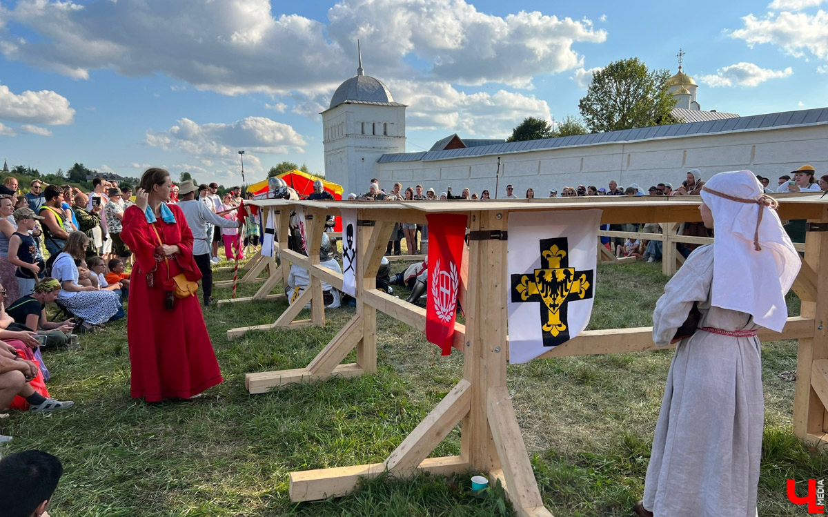 Вы уже составили программу развлечений на лето? Если нет, сохраняйте нашу статью, чтобы не пропустить самые яркие фестивали. А их в этом сезоне ожидается много. Перечислить все не беремся, расскажем про самые масштабные: от музыкальных экспедиций до рыцарских турниров.