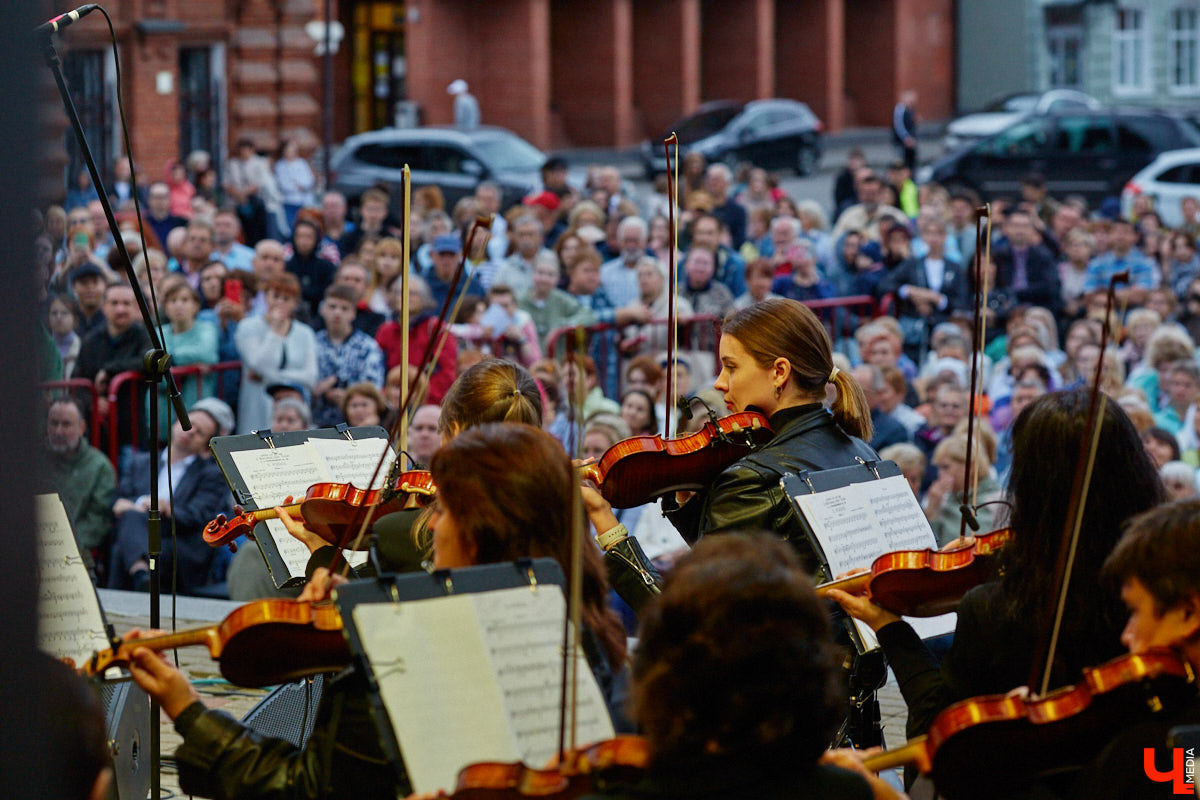 Вы уже составили программу развлечений на лето? Если нет, сохраняйте нашу статью, чтобы не пропустить самые яркие фестивали. А их в этом сезоне ожидается много. Перечислить все не беремся, расскажем про самые масштабные: от музыкальных экспедиций до рыцарских турниров.