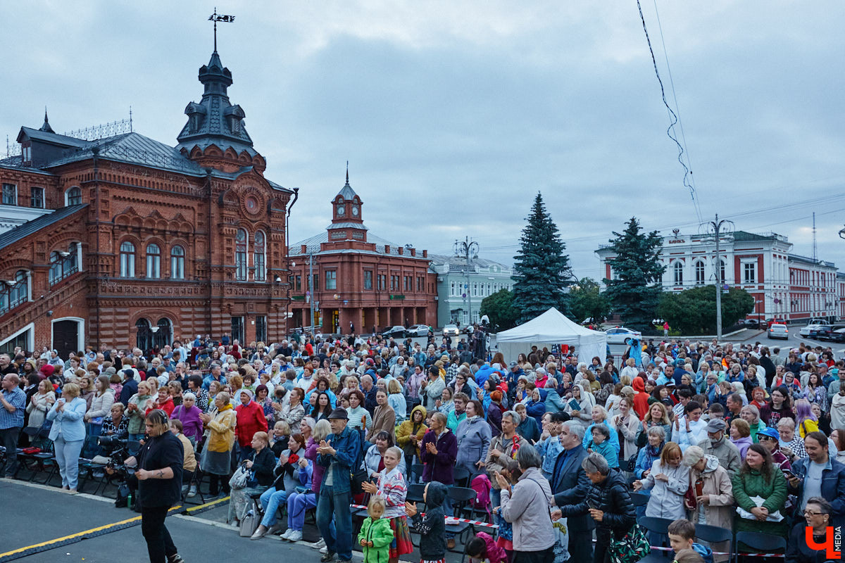 Вы уже составили программу развлечений на лето? Если нет, сохраняйте нашу статью, чтобы не пропустить самые яркие фестивали. А их в этом сезоне ожидается много. Перечислить все не беремся, расскажем про самые масштабные: от музыкальных экспедиций до рыцарских турниров.