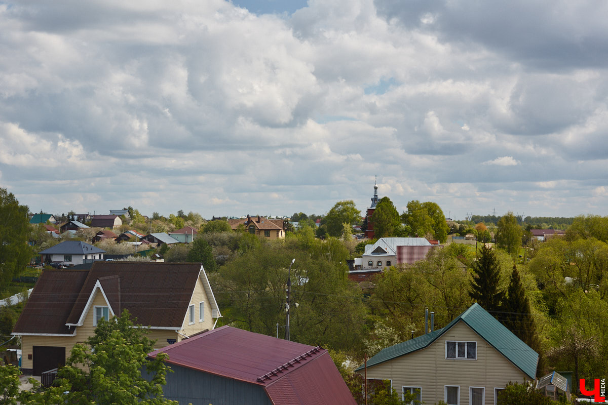 Близ Владимира находится село Суромна. Дойти до него можно пешком, совместив приятную прогулку с полезной экскурсией краеведа. Этот живописный уголок с богатейшей историей определенно достоин внимания, и «Ключ-Медиа» прошелся по старинным улочкам вместе с местной активисткой Жанной Солнцевой.
