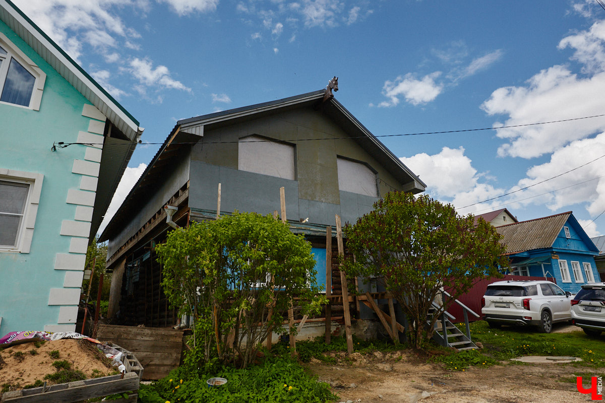 Близ Владимира находится село Суромна. Дойти до него можно пешком, совместив приятную прогулку с полезной экскурсией краеведа. Этот живописный уголок с богатейшей историей определенно достоин внимания, и «Ключ-Медиа» прошелся по старинным улочкам вместе с местной активисткой Жанной Солнцевой.