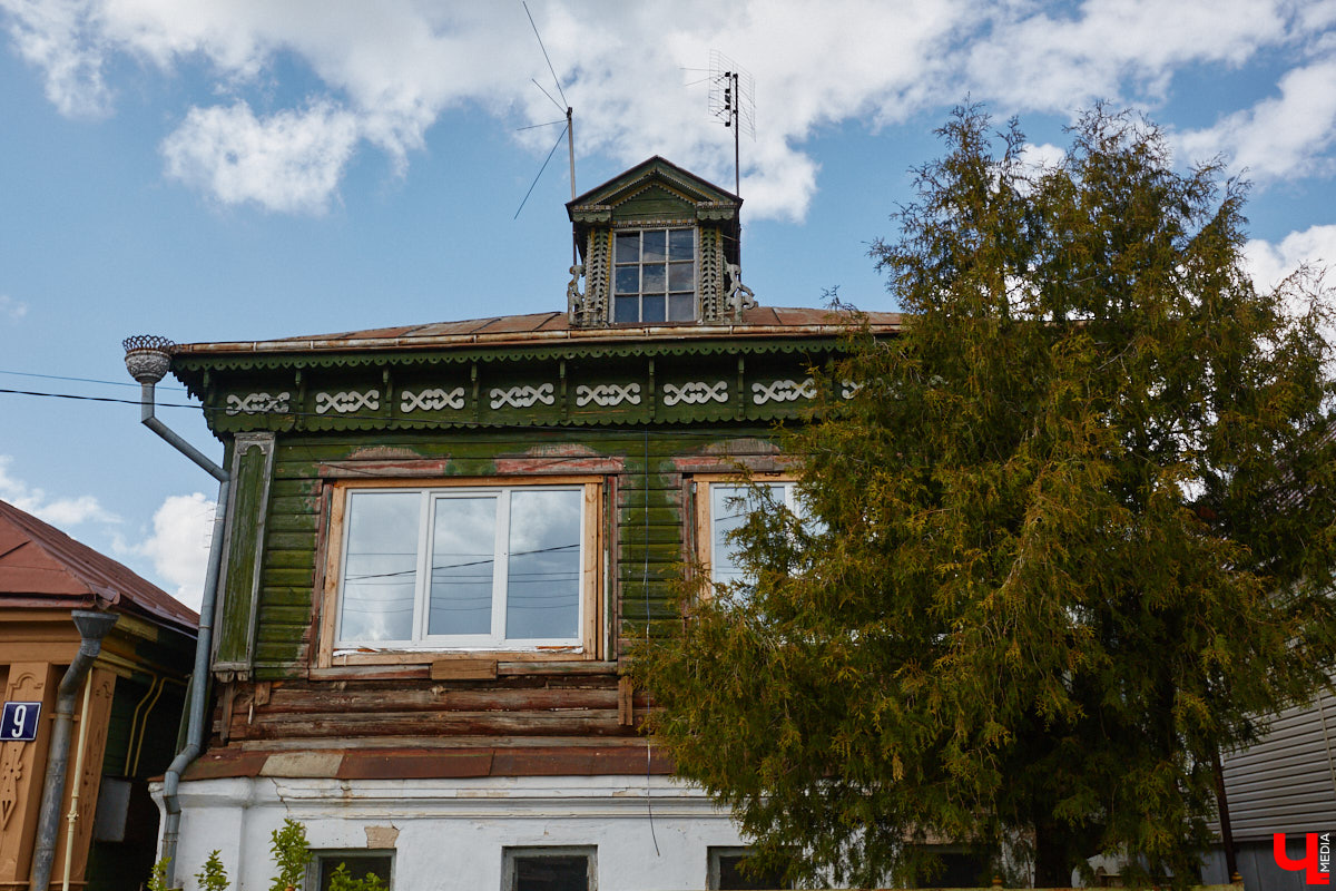 Близ Владимира находится село Суромна. Дойти до него можно пешком, совместив приятную прогулку с полезной экскурсией краеведа. Этот живописный уголок с богатейшей историей определенно достоин внимания, и «Ключ-Медиа» прошелся по старинным улочкам вместе с местной активисткой Жанной Солнцевой.