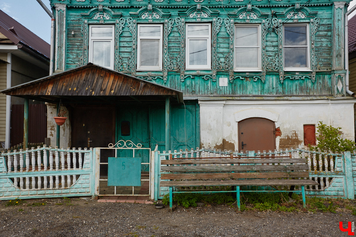 Близ Владимира находится село Суромна. Дойти до него можно пешком, совместив приятную прогулку с полезной экскурсией краеведа. Этот живописный уголок с богатейшей историей определенно достоин внимания, и «Ключ-Медиа» прошелся по старинным улочкам вместе с местной активисткой Жанной Солнцевой.