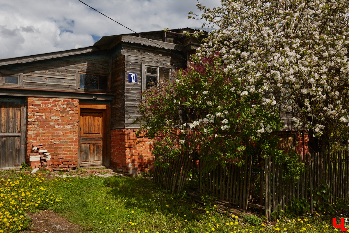 Близ Владимира находится село Суромна. Дойти до него можно пешком, совместив приятную прогулку с полезной экскурсией краеведа. Этот живописный уголок с богатейшей историей определенно достоин внимания, и «Ключ-Медиа» прошелся по старинным улочкам вместе с местной активисткой Жанной Солнцевой.
