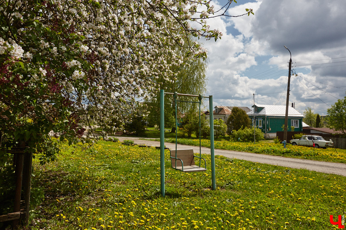 Близ Владимира находится село Суромна. Дойти до него можно пешком, совместив приятную прогулку с полезной экскурсией краеведа. Этот живописный уголок с богатейшей историей определенно достоин внимания, и «Ключ-Медиа» прошелся по старинным улочкам вместе с местной активисткой Жанной Солнцевой.