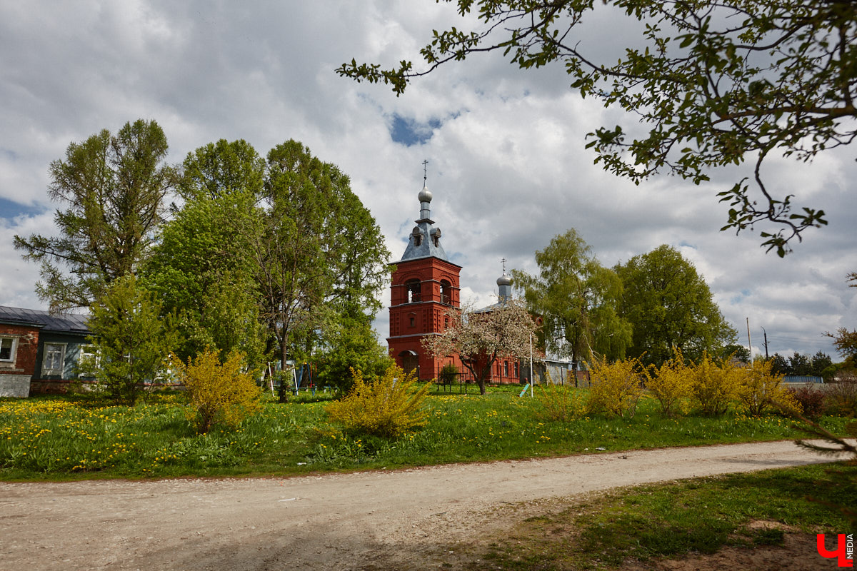 Близ Владимира находится село Суромна. Дойти до него можно пешком, совместив приятную прогулку с полезной экскурсией краеведа. Этот живописный уголок с богатейшей историей определенно достоин внимания, и «Ключ-Медиа» прошелся по старинным улочкам вместе с местной активисткой Жанной Солнцевой.