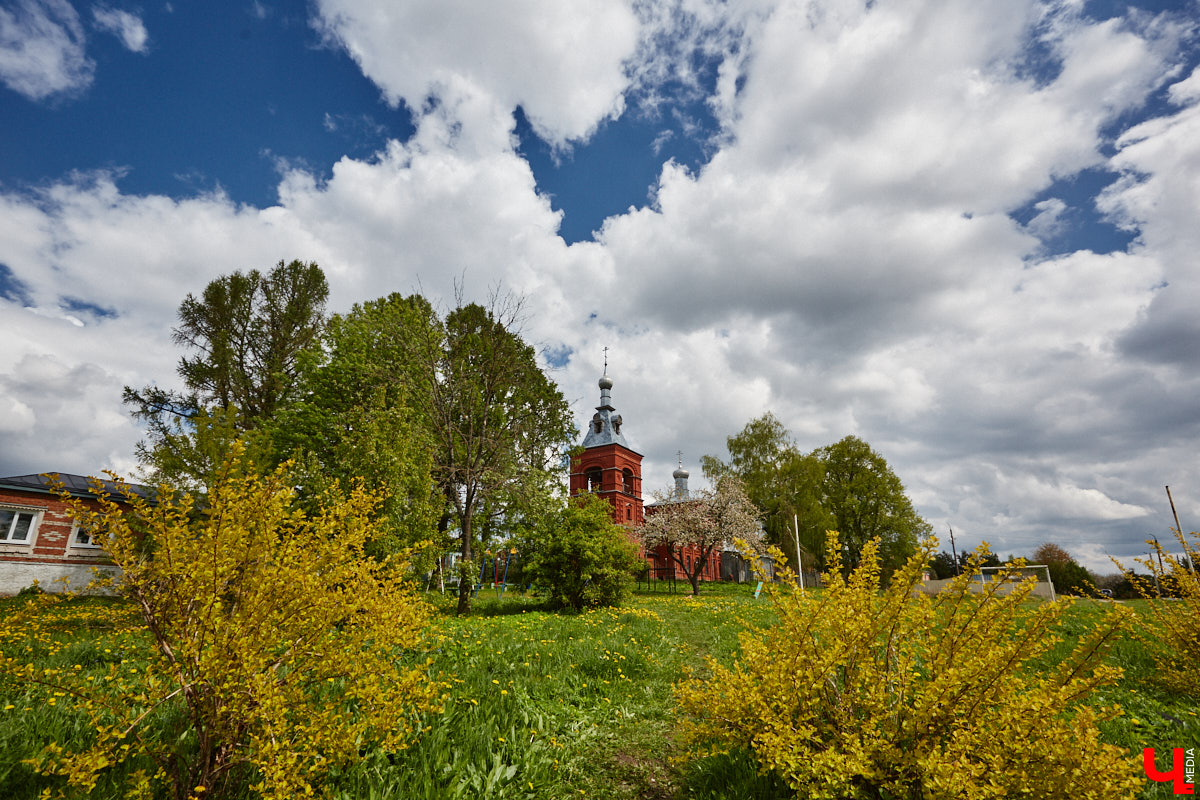 Близ Владимира находится село Суромна. Дойти до него можно пешком, совместив приятную прогулку с полезной экскурсией краеведа. Этот живописный уголок с богатейшей историей определенно достоин внимания, и «Ключ-Медиа» прошелся по старинным улочкам вместе с местной активисткой Жанной Солнцевой.