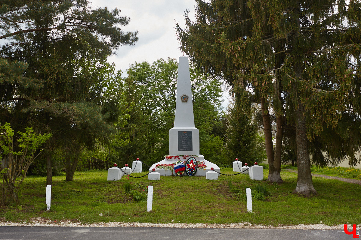 Близ Владимира находится село Суромна. Дойти до него можно пешком, совместив приятную прогулку с полезной экскурсией краеведа. Этот живописный уголок с богатейшей историей определенно достоин внимания, и «Ключ-Медиа» прошелся по старинным улочкам вместе с местной активисткой Жанной Солнцевой.