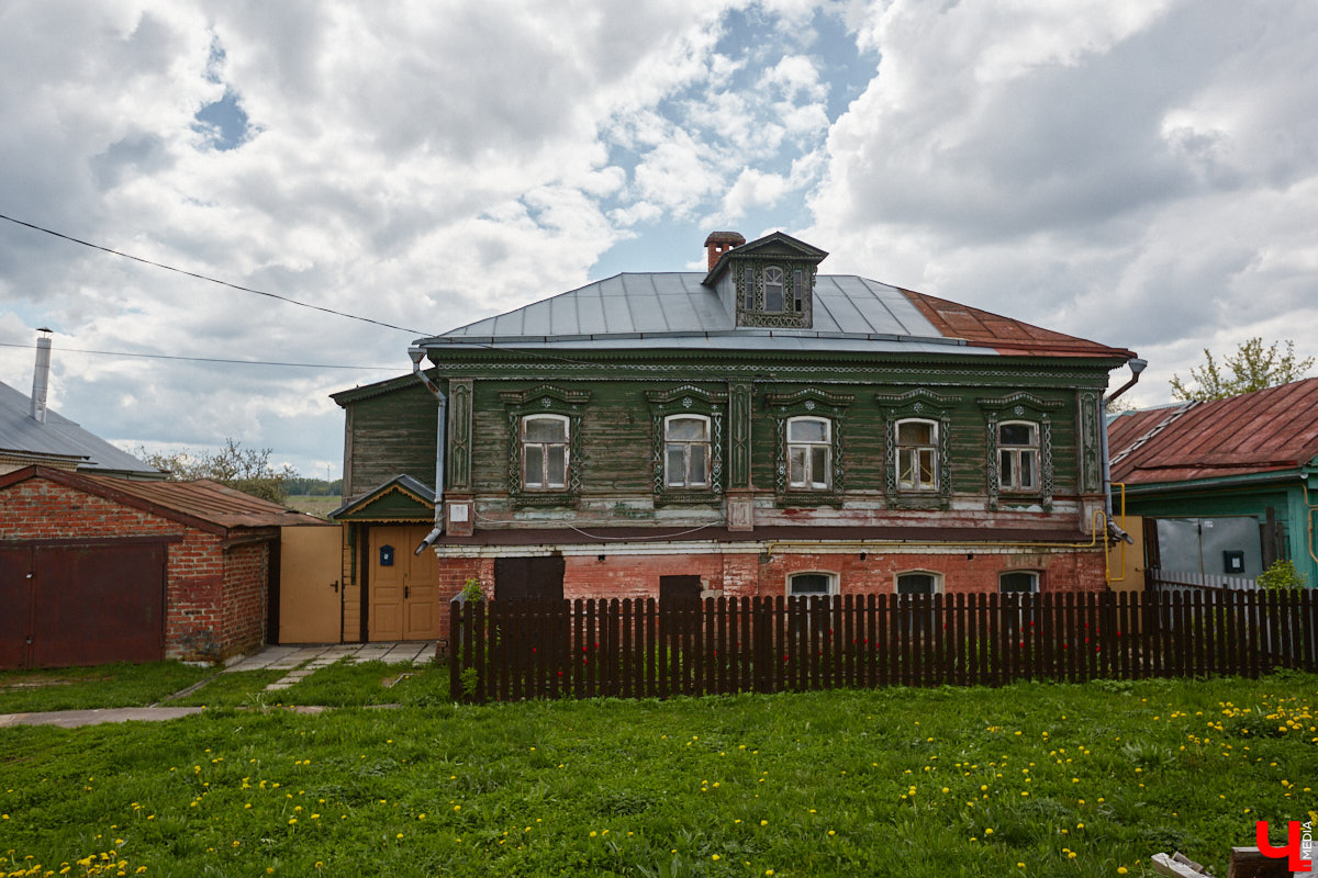 Близ Владимира находится село Суромна. Дойти до него можно пешком, совместив приятную прогулку с полезной экскурсией краеведа. Этот живописный уголок с богатейшей историей определенно достоин внимания, и «Ключ-Медиа» прошелся по старинным улочкам вместе с местной активисткой Жанной Солнцевой.