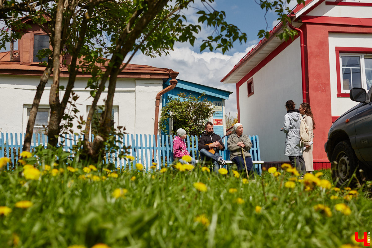 Близ Владимира находится село Суромна. Дойти до него можно пешком, совместив приятную прогулку с полезной экскурсией краеведа. Этот живописный уголок с богатейшей историей определенно достоин внимания, и «Ключ-Медиа» прошелся по старинным улочкам вместе с местной активисткой Жанной Солнцевой.