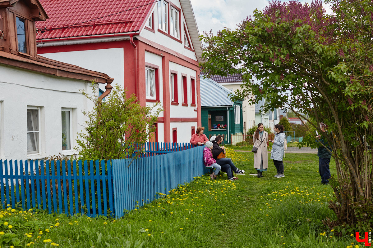 Близ Владимира находится село Суромна. Дойти до него можно пешком, совместив приятную прогулку с полезной экскурсией краеведа. Этот живописный уголок с богатейшей историей определенно достоин внимания, и «Ключ-Медиа» прошелся по старинным улочкам вместе с местной активисткой Жанной Солнцевой.