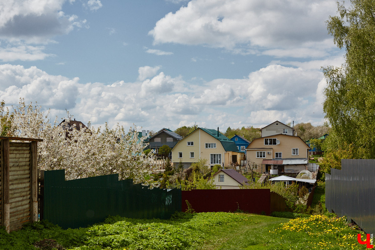 Близ Владимира находится село Суромна. Дойти до него можно пешком, совместив приятную прогулку с полезной экскурсией краеведа. Этот живописный уголок с богатейшей историей определенно достоин внимания, и «Ключ-Медиа» прошелся по старинным улочкам вместе с местной активисткой Жанной Солнцевой.