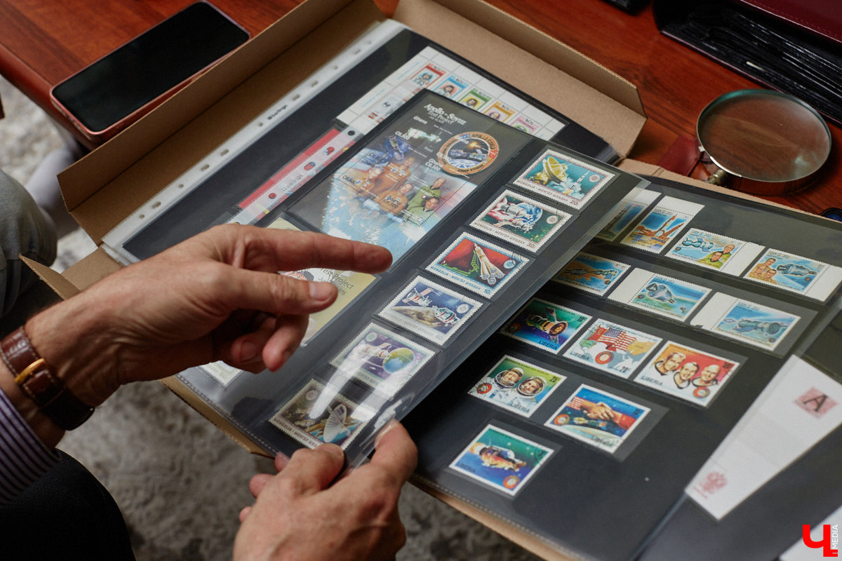 Владимирский филателист Александр Корнилов собирает не только марки, но и конверты, открытки и письма. Есть в его коллекции и специальные знаки почтовой оплаты, выпущенные в разные годы. Однако уникальность собрания заключается в карточках с региональной тематикой. В них отражены имена, события и значимые места, связанные с Владимирской областью. «Ключ-Медиа» внимательно изучил все самое интересное.