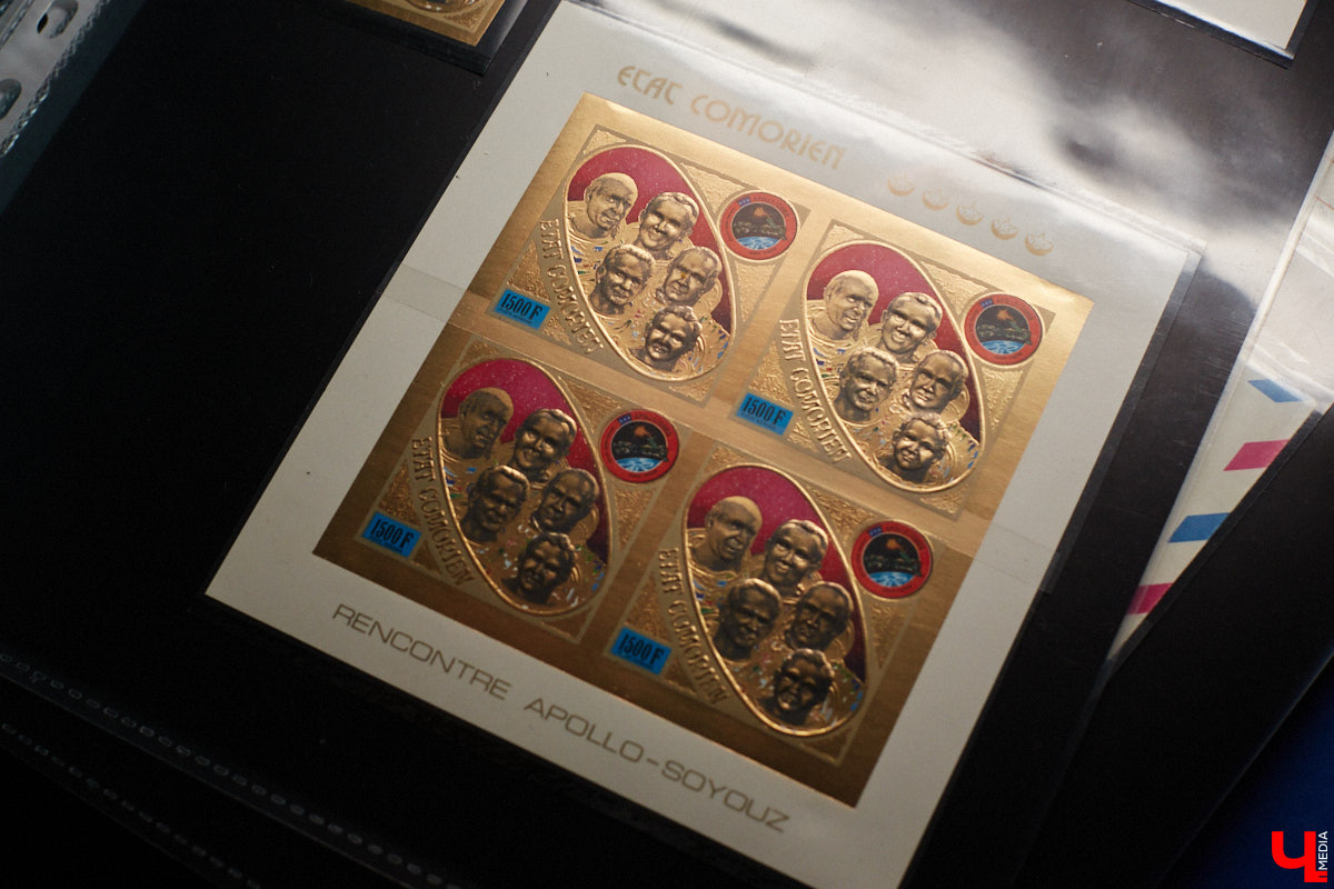 Владимирский филателист Александр Корнилов собирает не только марки, но и конверты, открытки и письма. Есть в его коллекции и специальные знаки почтовой оплаты, выпущенные в разные годы. Однако уникальность собрания заключается в карточках с региональной тематикой. В них отражены имена, события и значимые места, связанные с Владимирской областью. «Ключ-Медиа» внимательно изучил все самое интересное.