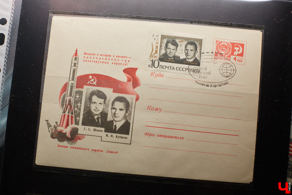 Владимирский филателист Александр Корнилов собирает не только марки, но и конверты, открытки и письма. Есть в его коллекции и специальные знаки почтовой оплаты, выпущенные в разные годы. Однако уникальность собрания заключается в карточках с региональной тематикой. В них отражены имена, события и значимые места, связанные с Владимирской областью. «Ключ-Медиа» внимательно изучил все самое интересное.