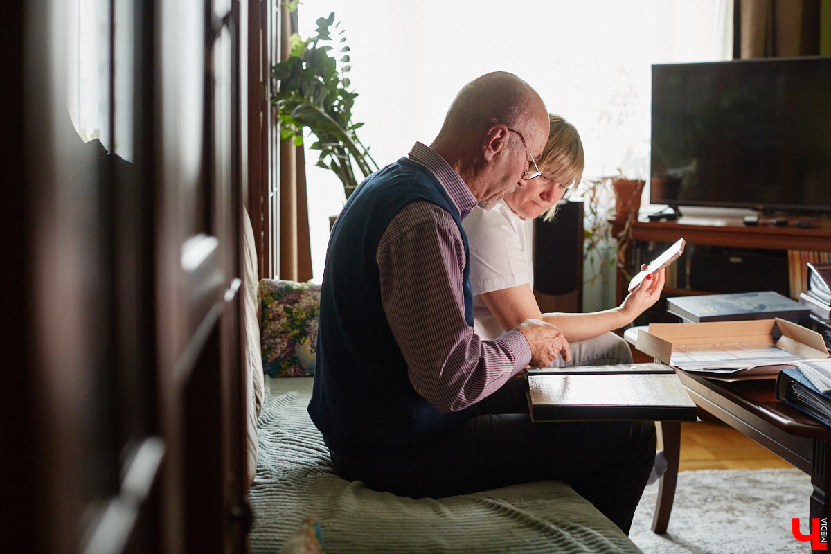 Владимирский филателист Александр Корнилов собирает не только марки, но и конверты, открытки и письма. Есть в его коллекции и специальные знаки почтовой оплаты, выпущенные в разные годы. Однако уникальность собрания заключается в карточках с региональной тематикой. В них отражены имена, события и значимые места, связанные с Владимирской областью. «Ключ-Медиа» внимательно изучил все самое интересное.