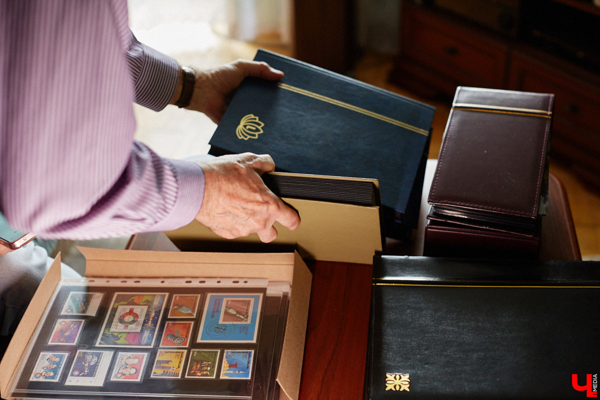 Владимирский филателист Александр Корнилов собирает не только марки, но и конверты, открытки и письма. Есть в его коллекции и специальные знаки почтовой оплаты, выпущенные в разные годы. Однако уникальность собрания заключается в карточках с региональной тематикой. В них отражены имена, события и значимые места, связанные с Владимирской областью. «Ключ-Медиа» внимательно изучил все самое интересное.