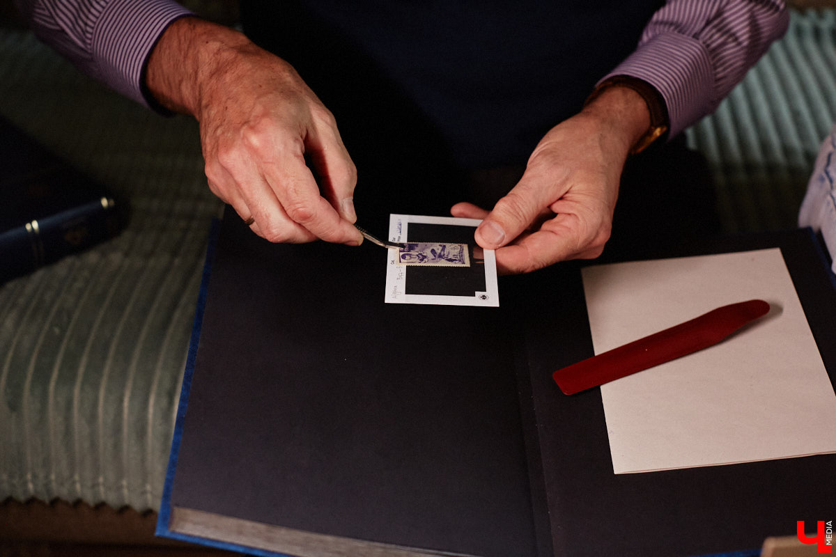 Владимирский филателист Александр Корнилов собирает не только марки, но и конверты, открытки и письма. Есть в его коллекции и специальные знаки почтовой оплаты, выпущенные в разные годы. Однако уникальность собрания заключается в карточках с региональной тематикой. В них отражены имена, события и значимые места, связанные с Владимирской областью. «Ключ-Медиа» внимательно изучил все самое интересное.