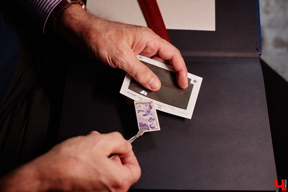 Владимирский филателист Александр Корнилов собирает не только марки, но и конверты, открытки и письма. Есть в его коллекции и специальные знаки почтовой оплаты, выпущенные в разные годы. Однако уникальность собрания заключается в карточках с региональной тематикой. В них отражены имена, события и значимые места, связанные с Владимирской областью. «Ключ-Медиа» внимательно изучил все самое интересное.