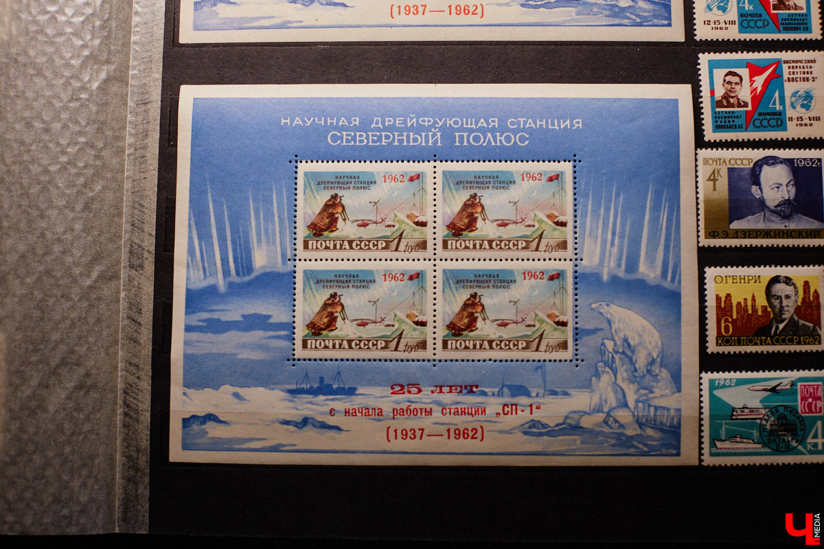 Владимирский филателист Александр Корнилов собирает не только марки, но и конверты, открытки и письма. Есть в его коллекции и специальные знаки почтовой оплаты, выпущенные в разные годы. Однако уникальность собрания заключается в карточках с региональной тематикой. В них отражены имена, события и значимые места, связанные с Владимирской областью. «Ключ-Медиа» внимательно изучил все самое интересное.