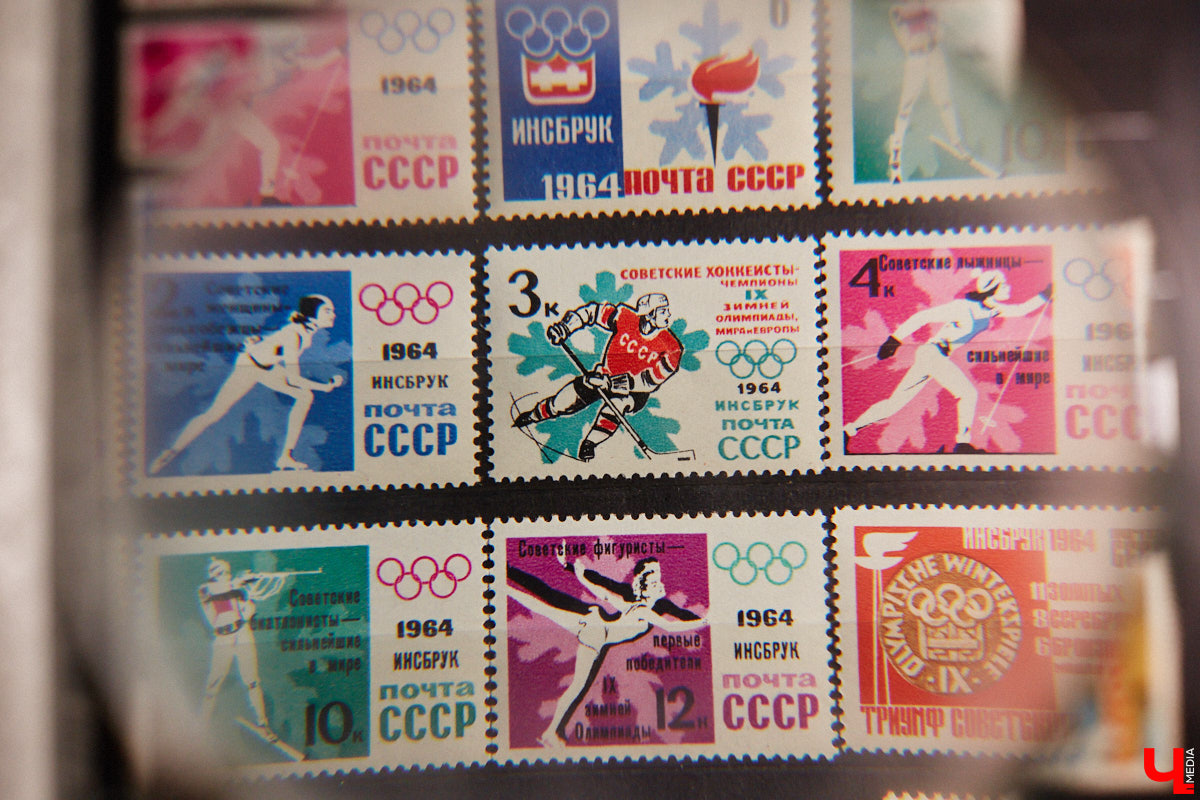 Владимирский филателист Александр Корнилов собирает не только марки, но и конверты, открытки и письма. Есть в его коллекции и специальные знаки почтовой оплаты, выпущенные в разные годы. Однако уникальность собрания заключается в карточках с региональной тематикой. В них отражены имена, события и значимые места, связанные с Владимирской областью. «Ключ-Медиа» внимательно изучил все самое интересное.