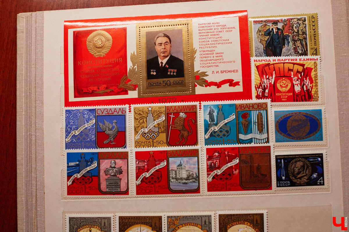 Владимирский филателист Александр Корнилов собирает не только марки, но и конверты, открытки и письма. Есть в его коллекции и специальные знаки почтовой оплаты, выпущенные в разные годы. Однако уникальность собрания заключается в карточках с региональной тематикой. В них отражены имена, события и значимые места, связанные с Владимирской областью. «Ключ-Медиа» внимательно изучил все самое интересное.