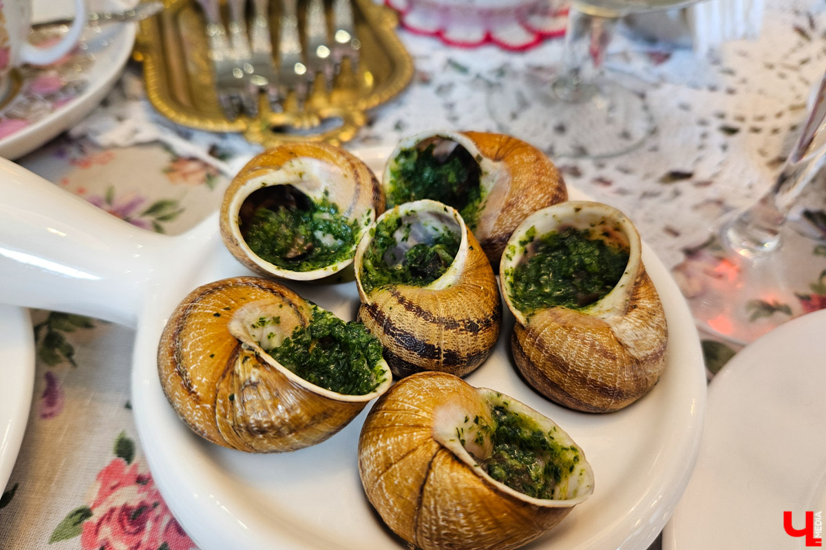 Шуя — небольшой городок всего в паре часов езды от Владимира. Но найдется ли там экзотика, достойная внимания взыскательного туриста? Особенно если на всё про всё сутки. Мы проверили и уверенно отвечаем: «Да!» Возможно, подобное путешествие выходного дня вдохновит и наших читателей.