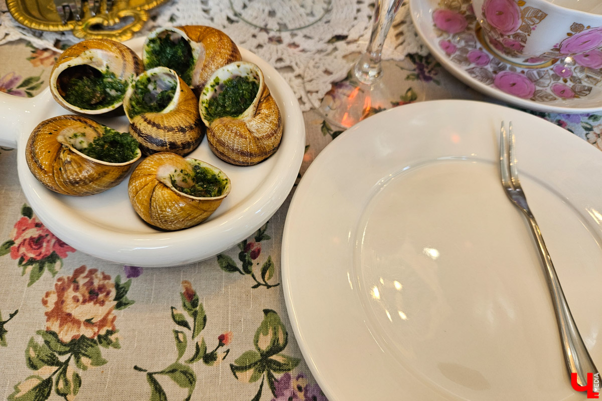 Шуя — небольшой городок всего в паре часов езды от Владимира. Но найдется ли там экзотика, достойная внимания взыскательного туриста? Особенно если на всё про всё сутки. Мы проверили и уверенно отвечаем: «Да!» Возможно, подобное путешествие выходного дня вдохновит и наших читателей.