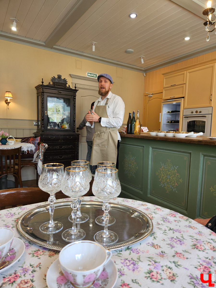 Шуя — небольшой городок всего в паре часов езды от Владимира. Но найдется ли там экзотика, достойная внимания взыскательного туриста? Особенно если на всё про всё сутки. Мы проверили и уверенно отвечаем: «Да!» Возможно, подобное путешествие выходного дня вдохновит и наших читателей.