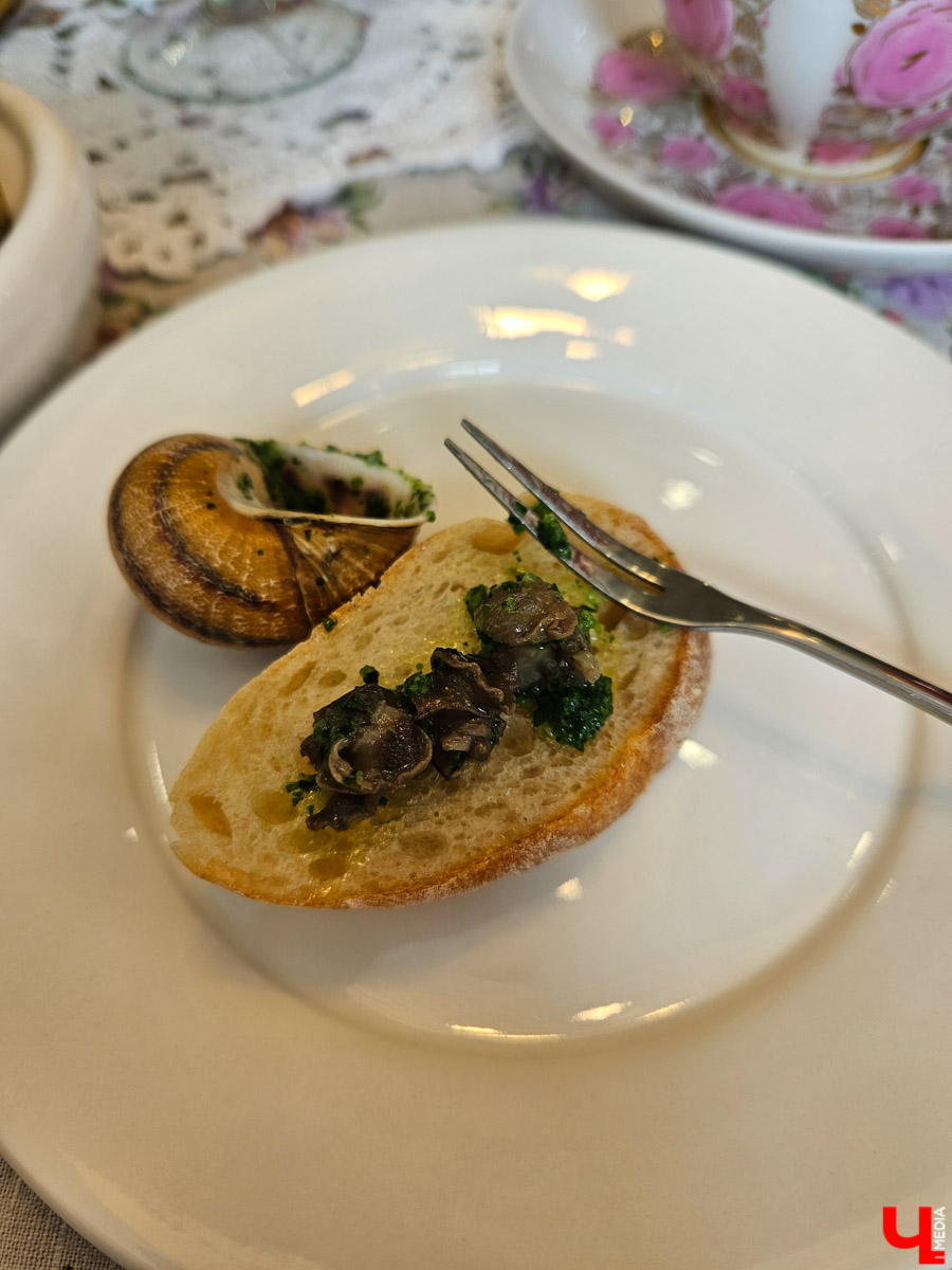 Шуя — небольшой городок всего в паре часов езды от Владимира. Но найдется ли там экзотика, достойная внимания взыскательного туриста? Особенно если на всё про всё сутки. Мы проверили и уверенно отвечаем: «Да!» Возможно, подобное путешествие выходного дня вдохновит и наших читателей.