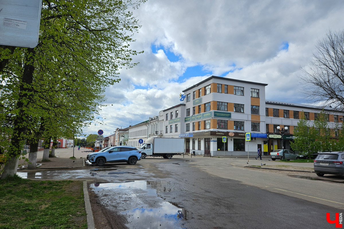 Шуя — небольшой городок всего в паре часов езды от Владимира. Но найдется ли там экзотика, достойная внимания взыскательного туриста? Особенно если на всё про всё сутки. Мы проверили и уверенно отвечаем: «Да!» Возможно, подобное путешествие выходного дня вдохновит и наших читателей.