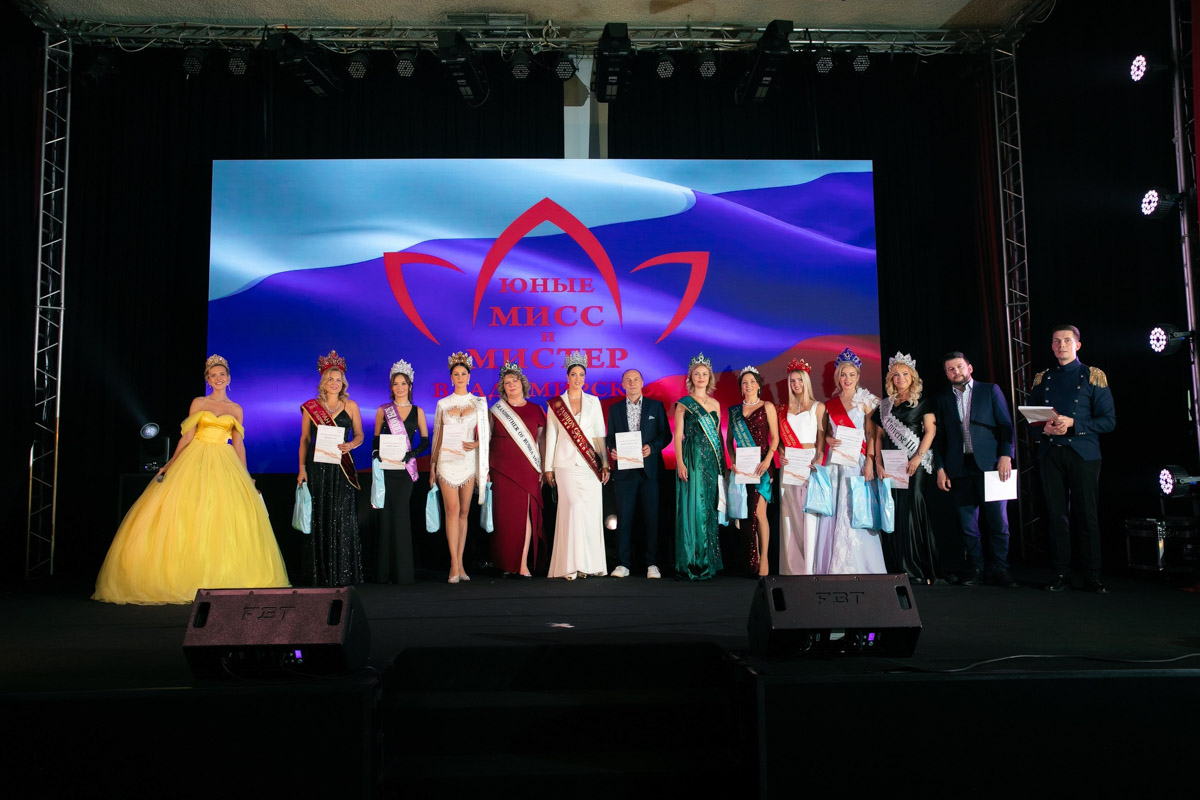 18 мая в экоотеле «Велес» состоялся пятый масштабный праздник детства и красоты «Юные мисс и мистер Владимирская земля 2025». 27 девочек и мальчиков от 5 до 16 лет из семи городов региона собрались вместе, чтобы продемонстрировать жюри свои таланты, артистизм и умение держаться на сцене.