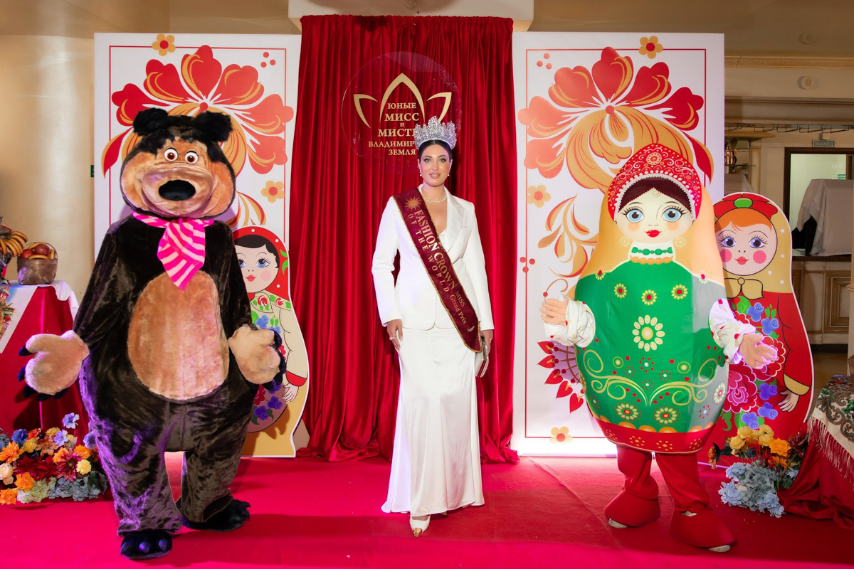 18 мая в экоотеле «Велес» состоялся пятый масштабный праздник детства и красоты «Юные мисс и мистер Владимирская земля 2025». 27 девочек и мальчиков от 5 до 16 лет из семи городов региона собрались вместе, чтобы продемонстрировать жюри свои таланты, артистизм и умение держаться на сцене.