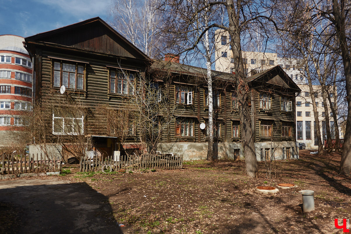 В скором времени город лишится сразу пяти домов. У многих из них довольно внушительная история, которая канет в Лету вместе со своими деревянными и кирпичными хранителями. Что же пустят под ковш в ближайшие месяцы, выяснил «Ключ-Медиа».
