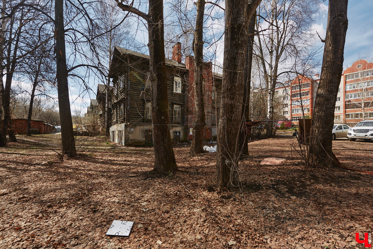 В скором времени город лишится сразу пяти домов. У многих из них довольно внушительная история, которая канет в Лету вместе со своими деревянными и кирпичными хранителями. Что же пустят под ковш в ближайшие месяцы, выяснил «Ключ-Медиа».