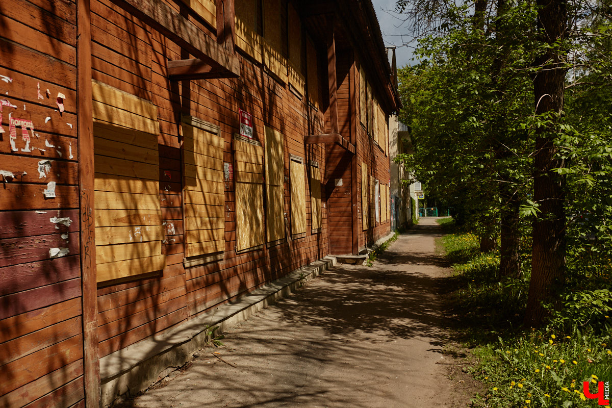 В скором времени город лишится сразу пяти домов. У многих из них довольно внушительная история, которая канет в Лету вместе со своими деревянными и кирпичными хранителями. Что же пустят под ковш в ближайшие месяцы, выяснил «Ключ-Медиа».